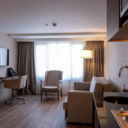 Ramada Encore By Wyndham Karatay מלון
