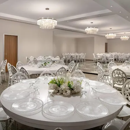 Ramada Encore By Wyndham Karatay מלון 3*