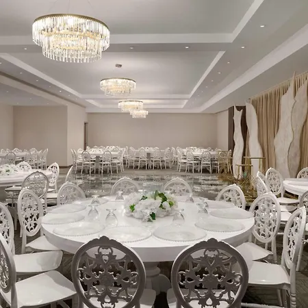 Ramada Encore By Wyndham Karatay מלון קוניה