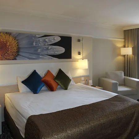 מלון Ramada Encore By Wyndham Karatay 3*