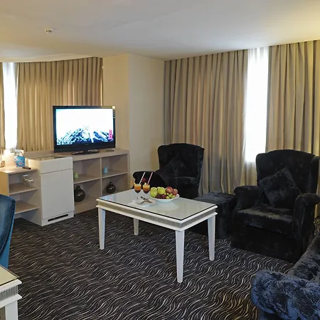 Ramada Encore By Wyndham Karatay מלון 3*