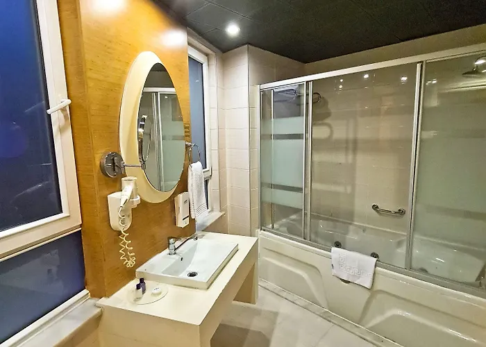 Hotel Ramada Encore By Wyndham Karatay